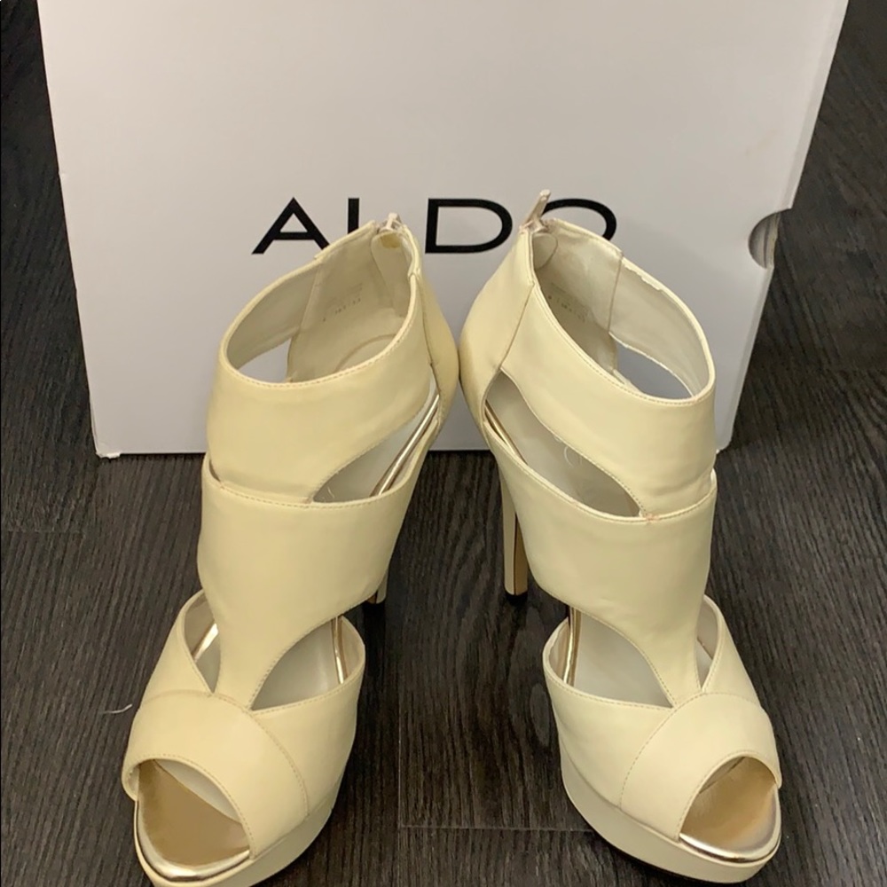 💙Aldo Gamagna Cream Peep Toe Heel💙